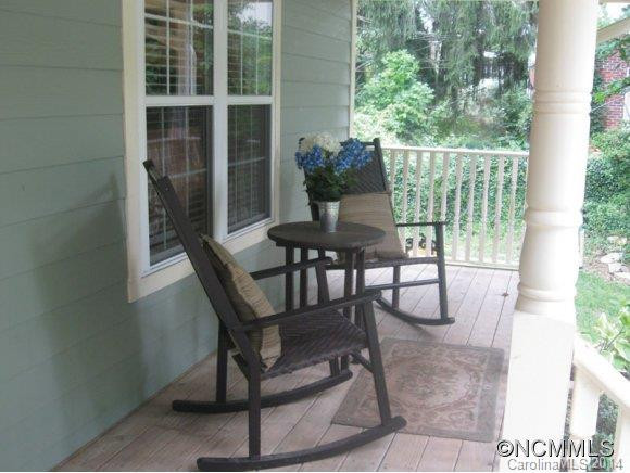 226 Hawthorne Drive - Photo 2