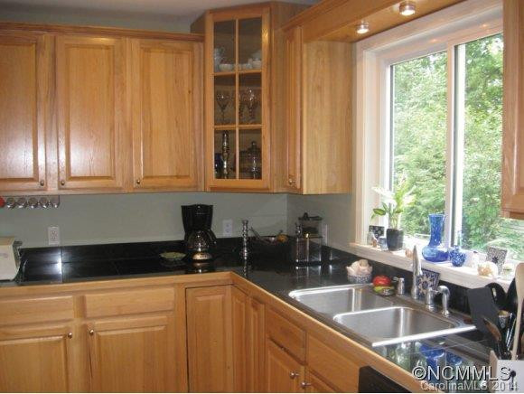 226 Hawthorne Drive - Photo 6