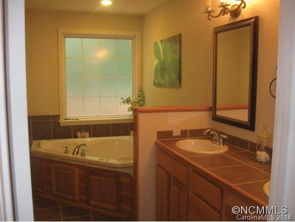 226 Hawthorne Drive - Photo 8