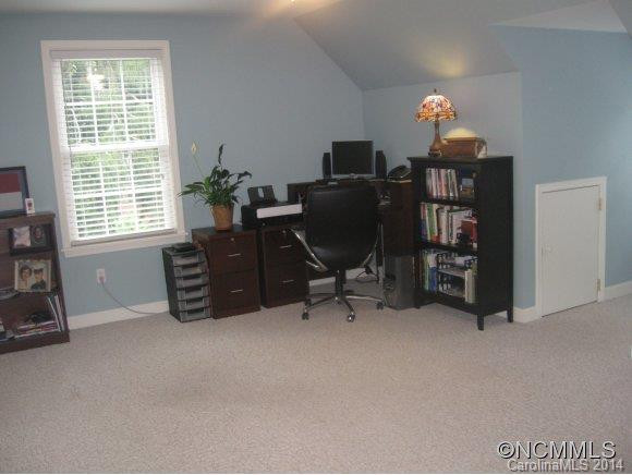 226 Hawthorne Drive - Photo 9
