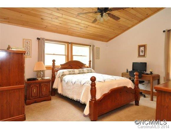 747 Meadow Crest Road - Photo 17