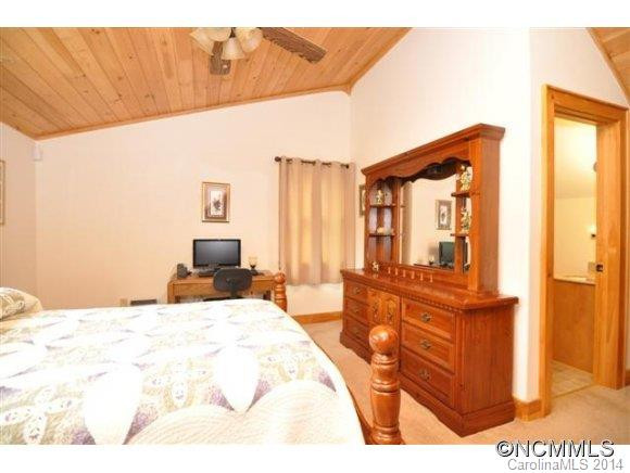 747 Meadow Crest Road - Photo 18