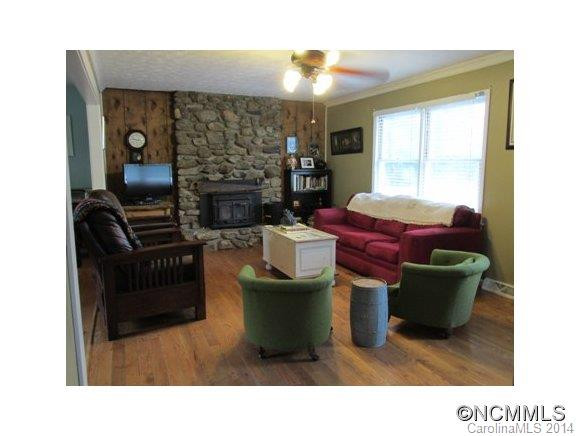 10 LAKEVIEW LANE - Photo 2