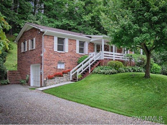 560 PINEWOOD DRIVE