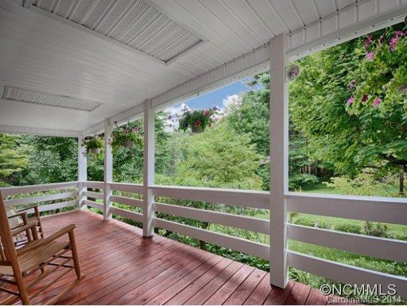 560 PINEWOOD DRIVE - Photo 2