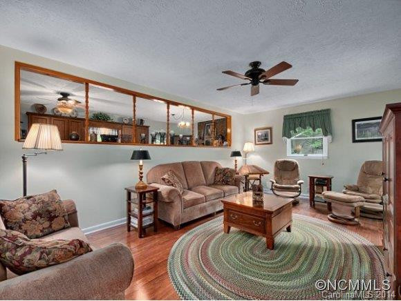560 PINEWOOD DRIVE - Photo 3