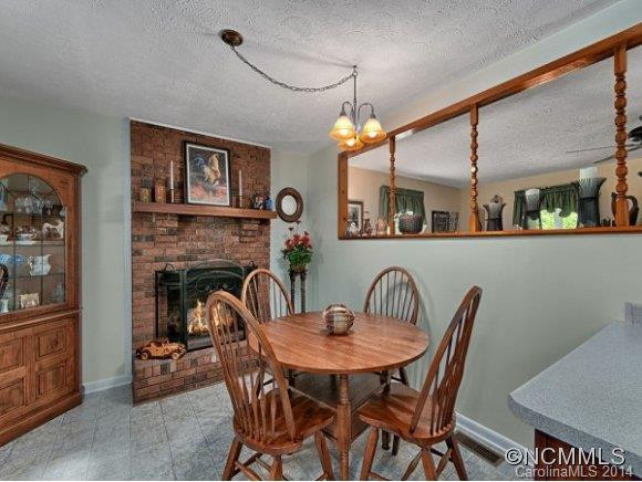 560 PINEWOOD DRIVE - Photo 6