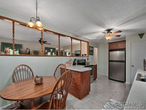 560 PINEWOOD DRIVE - Photo 7
