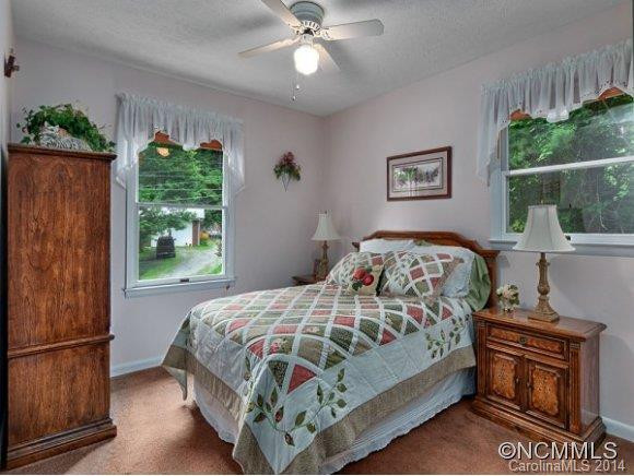 560 PINEWOOD DRIVE - Photo 9