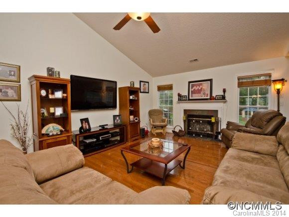 305 Meadow Pathway Dr - Photo 2