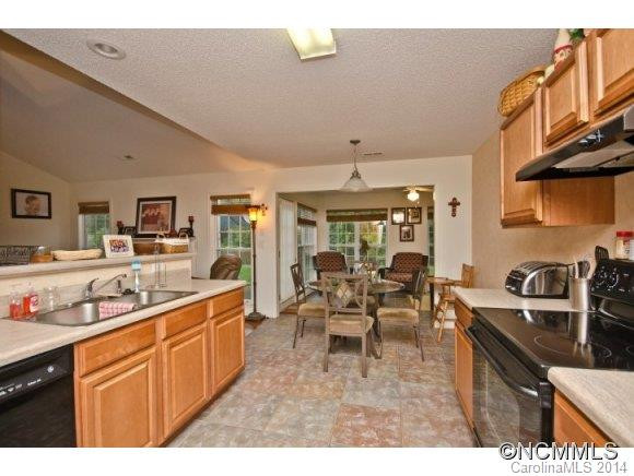 305 Meadow Pathway Dr - Photo 4