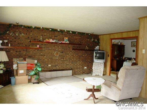860 Thompson Rd - Photo 3