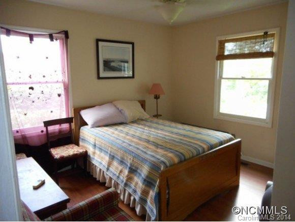 38 EVERGREEN AVENUE - Photo 11