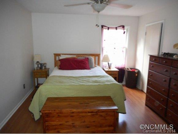 38 EVERGREEN AVENUE - Photo 12