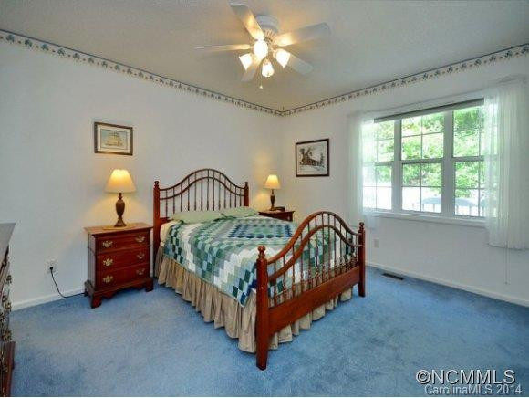 215 HAMPTON COURT - Photo 6