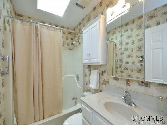 215 HAMPTON COURT - Photo 9