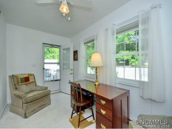 215 HAMPTON COURT - Photo 10