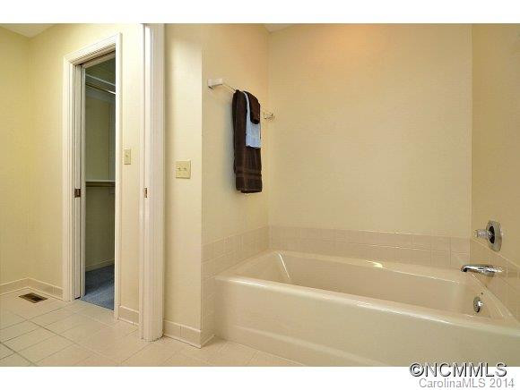 418 Ledgemont Court - Photo 12
