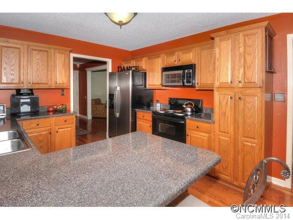 28 Sue Drive - Photo 4
