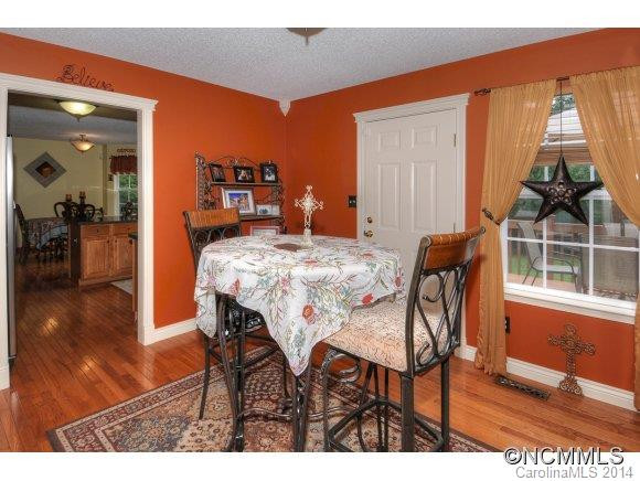 28 Sue Drive - Photo 7