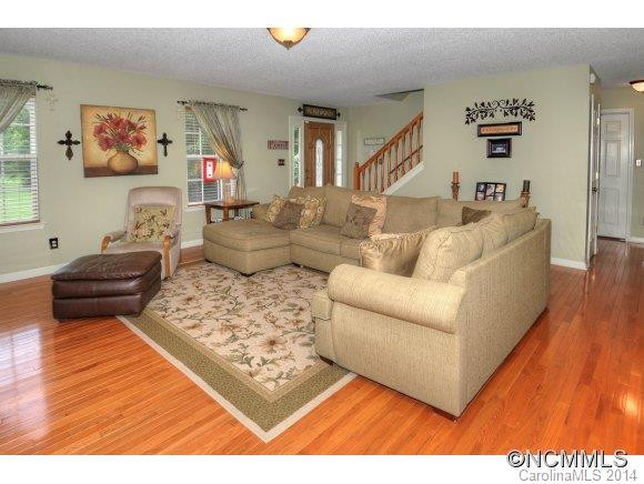 28 Sue Drive - Photo 8