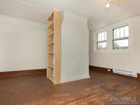 481 Forest Street - Photo 17