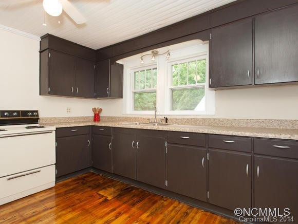 481 Forest Street - Photo 9