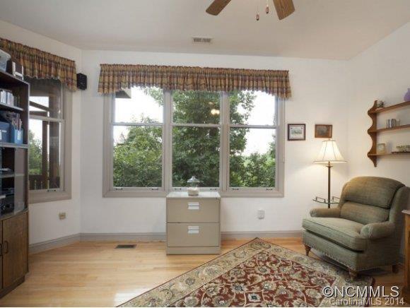 551 Hagen Drive - Photo 12