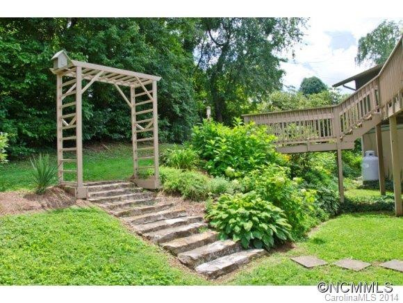 599 Crum Drive - Photo 4
