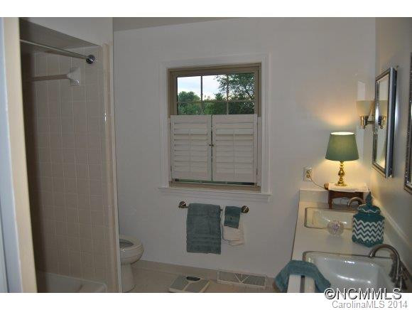 205 Crestview Drive - Photo 7