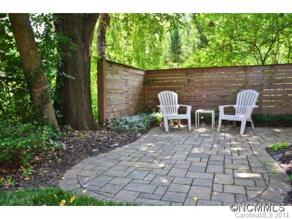 132 Evelyn Pl - Photo 3