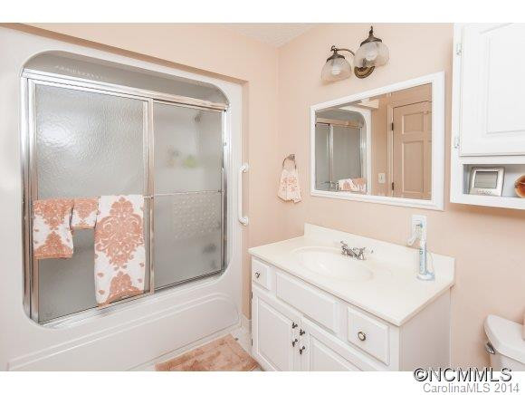 105 Racine Place - Photo 15