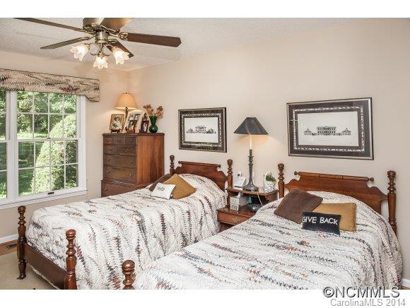 105 Racine Place - Photo 16