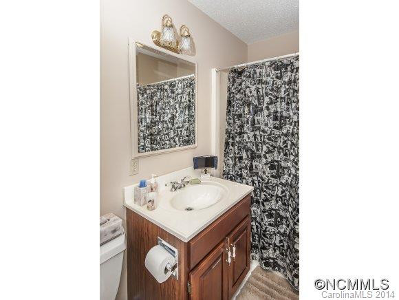 105 Racine Place - Photo 17