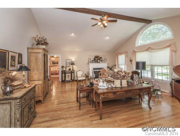 105 Racine Place - Photo 4