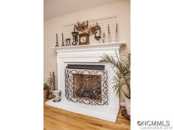 105 Racine Place - Photo 6