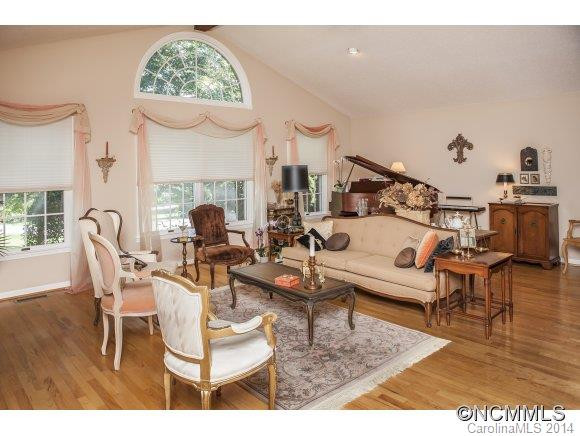 105 Racine Place - Photo 7