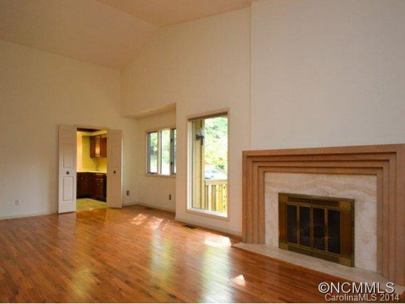 305 WHITE OAK DRIVE - Photo 2