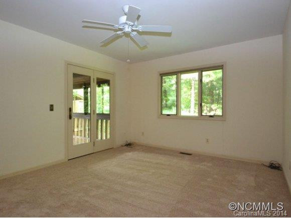 305 WHITE OAK DRIVE - Photo 8