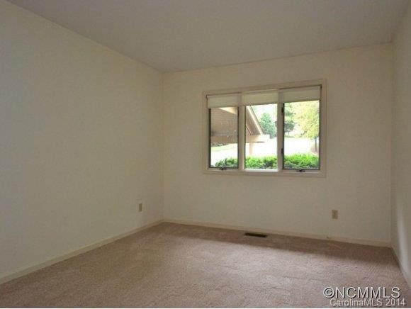 305 WHITE OAK DRIVE - Photo 9