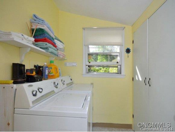 709 BLYTHE STREET - Photo 12