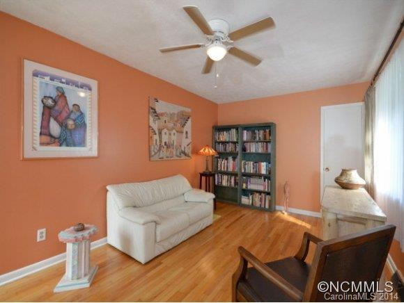 709 BLYTHE STREET - Photo 3