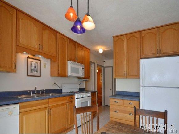 709 BLYTHE STREET - Photo 4