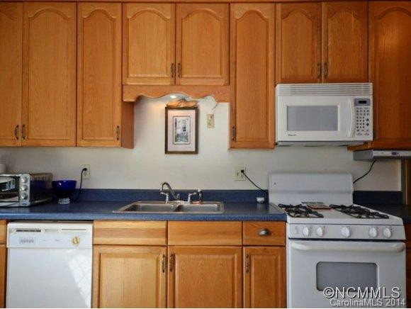 709 BLYTHE STREET - Photo 5