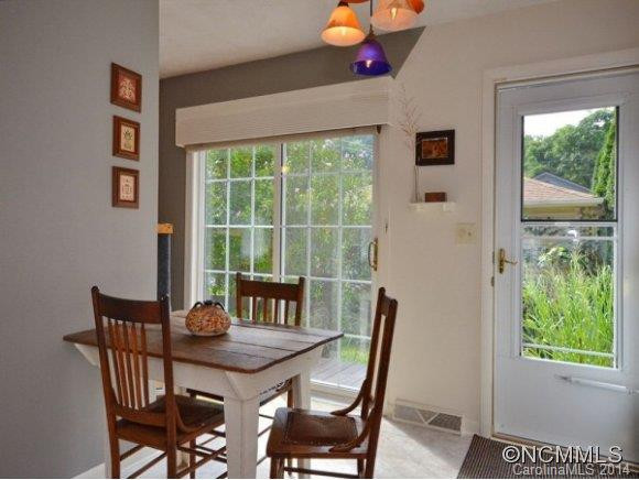 709 BLYTHE STREET - Photo 6