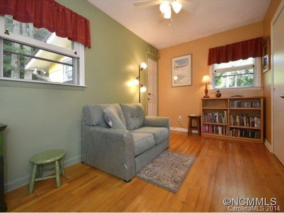709 BLYTHE STREET - Photo 8