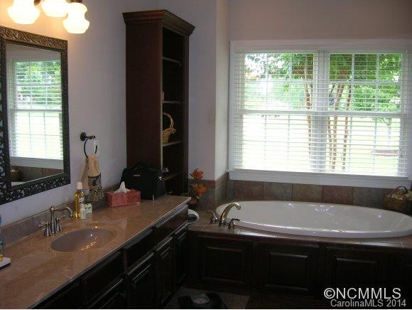 182 Kensington Drive - Photo 12