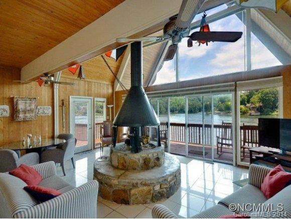 156 YACHT ISLAND DRIVE - Photo 2