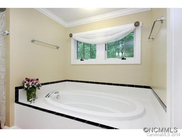27 Oak Hollow - Photo 10