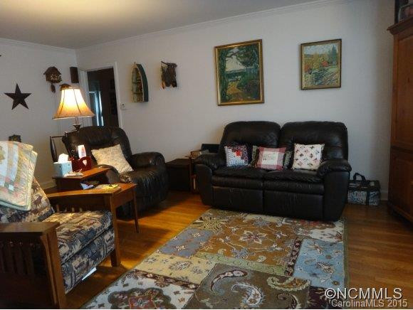 200 Ashworth - Photo 3